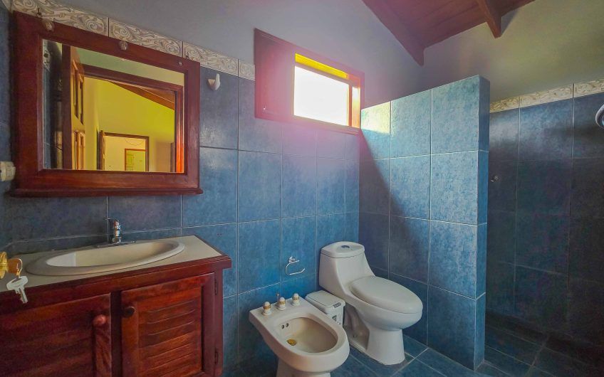 Casa de Una Planta con vista y jardín de 3 habit. en Piedades Santa Ana