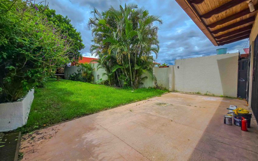 Casa de Una Planta con 461 m2 de lote en Santa Ana Piedades