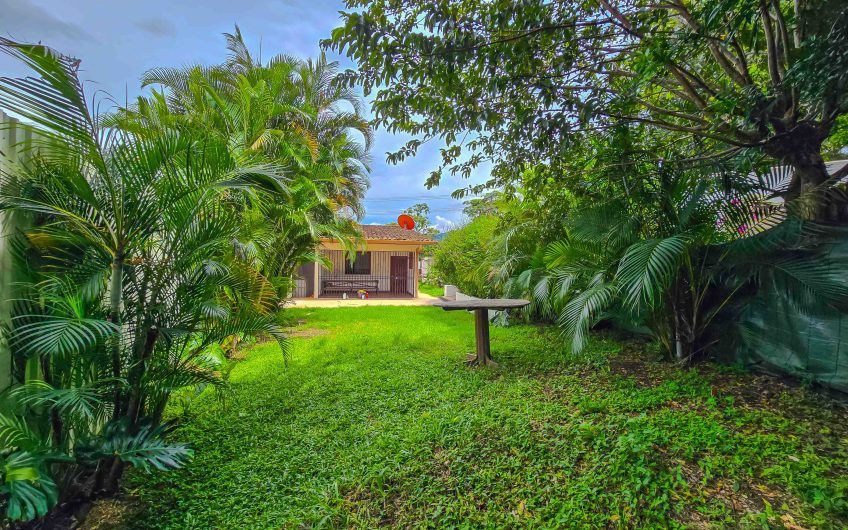 Casa de Una Planta con 461 m2 de lote en Santa Ana Piedades