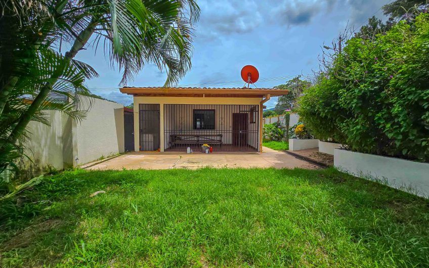 Casa de Una Planta con 461 m2 de lote en Santa Ana Piedades