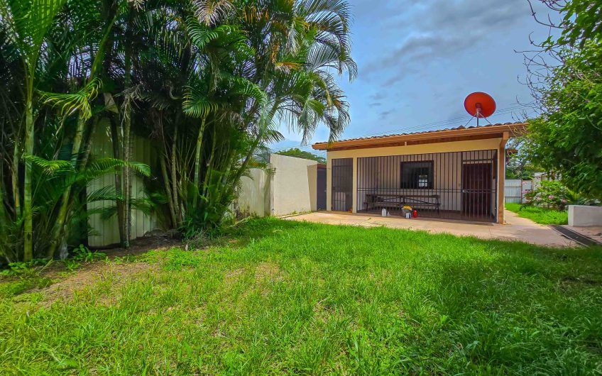 Casa de Una Planta con 461 m2 de lote en Santa Ana Piedades