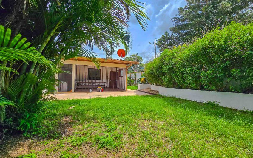 Casa de Una Planta con 461 m2 de lote en Santa Ana Piedades