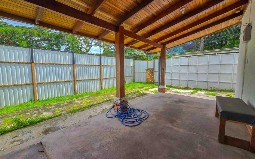 Casa de Una Planta con 461 m2 de lote en Santa Ana Piedades