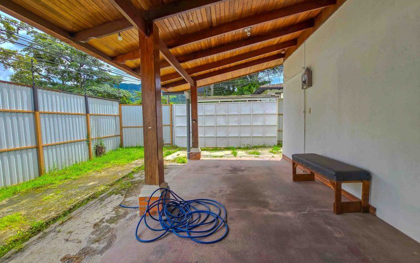 Casa de Una Planta con 461 m2 de lote en Santa Ana Piedades