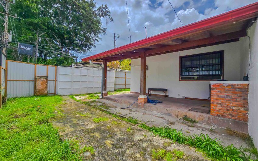 Casa de Una Planta con 461 m2 de lote en Santa Ana Piedades