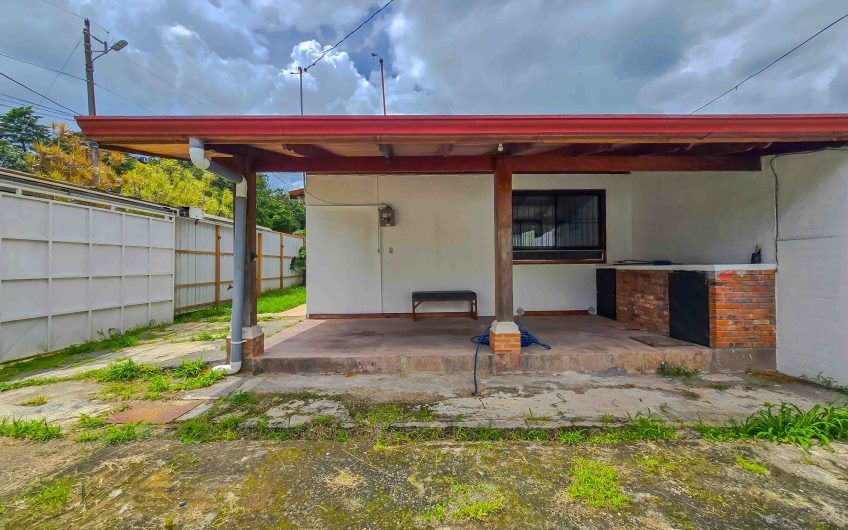 Casa de Una Planta con 461 m2 de lote en Santa Ana Piedades