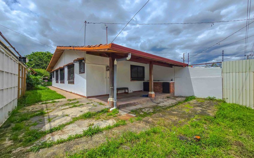 Casa de Una Planta con 461 m2 de lote en Santa Ana Piedades