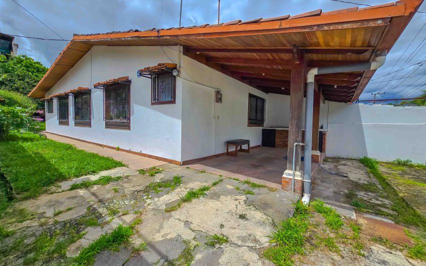 Casa de Una Planta con 461 m2 de lote en Santa Ana Piedades