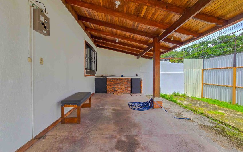 Casa de Una Planta con 461 m2 de lote en Santa Ana Piedades