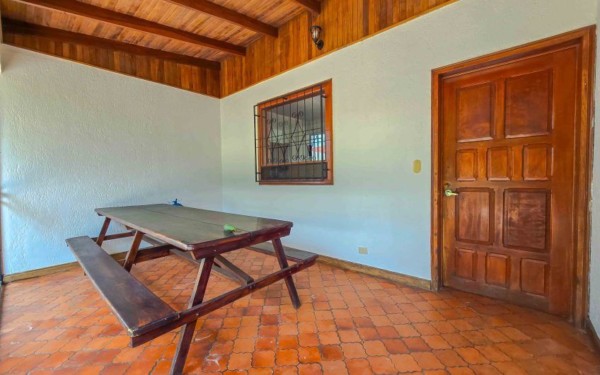 Casa de Una Planta con 461 m2 de lote en Santa Ana Piedades