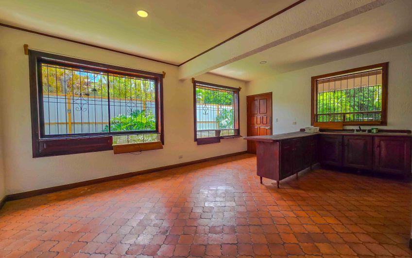 Casa de Una Planta con 461 m2 de lote en Santa Ana Piedades