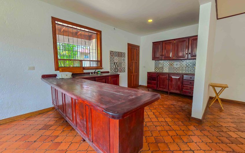 Casa de Una Planta con 461 m2 de lote en Santa Ana Piedades