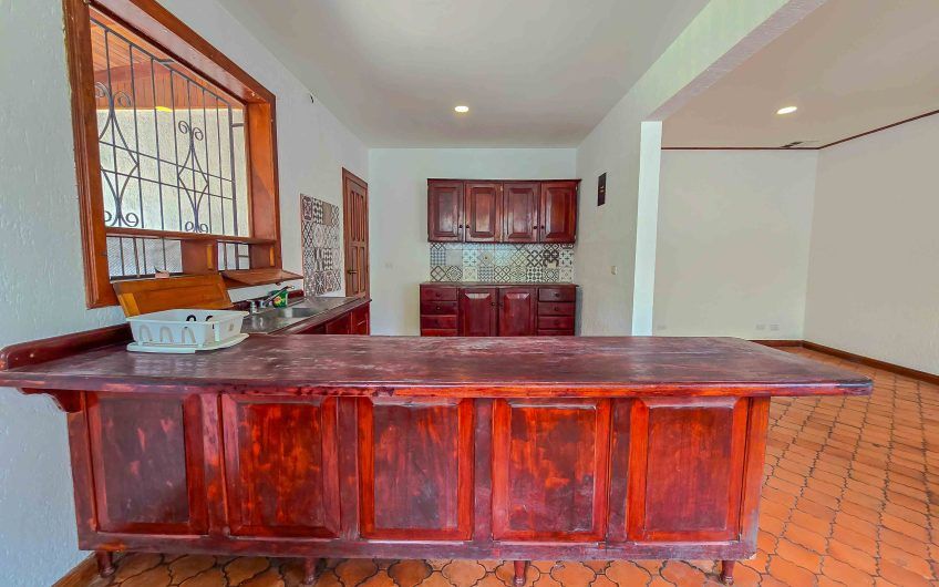 Casa de Una Planta con 461 m2 de lote en Santa Ana Piedades