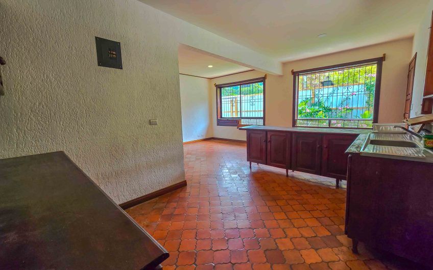 Casa de Una Planta con 461 m2 de lote en Santa Ana Piedades