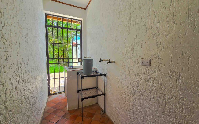 Casa de Una Planta con 461 m2 de lote en Santa Ana Piedades