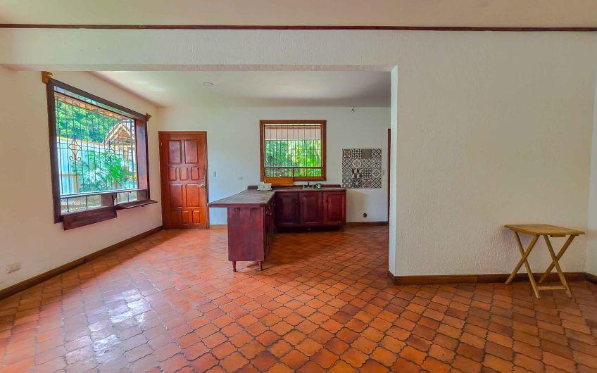 Casa de Una Planta con 461 m2 de lote en Santa Ana Piedades