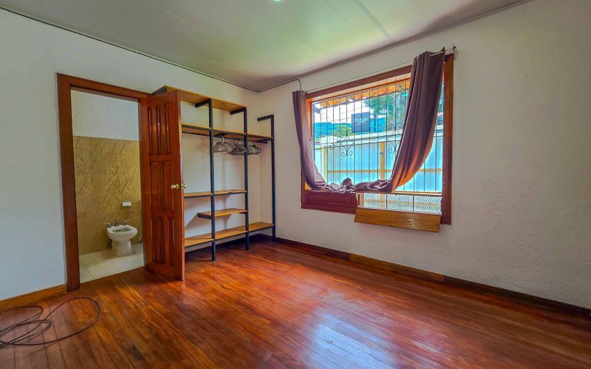 Casa de Una Planta con 461 m2 de lote en Santa Ana Piedades