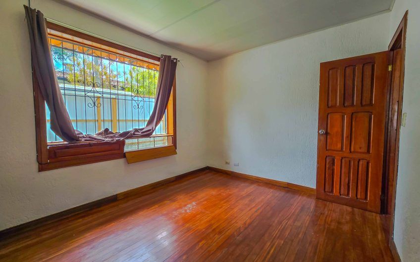 Casa de Una Planta con 461 m2 de lote en Santa Ana Piedades