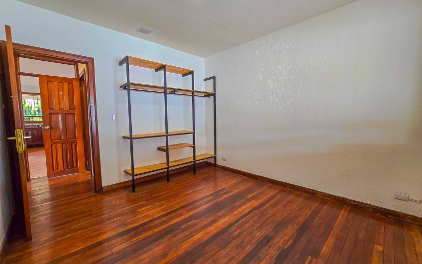 Casa de Una Planta con 461 m2 de lote en Santa Ana Piedades