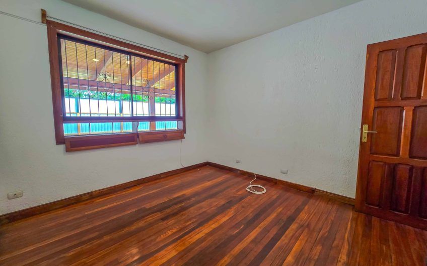 Casa de Una Planta con 461 m2 de lote en Santa Ana Piedades