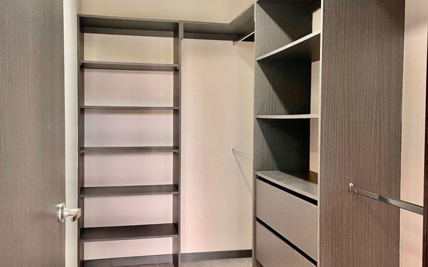 Lujoso apartamento con línea blanca y vista en Brasil de Santa Ana