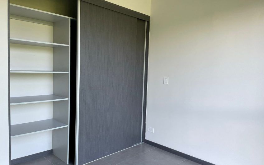 Lujoso apartamento con línea blanca y vista en Brasil de Santa Ana