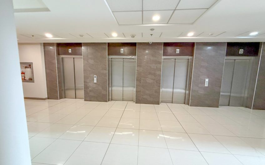 Oficina de 585 m2 en Oficentro Torre Cordillera Rohrmoser Pavas