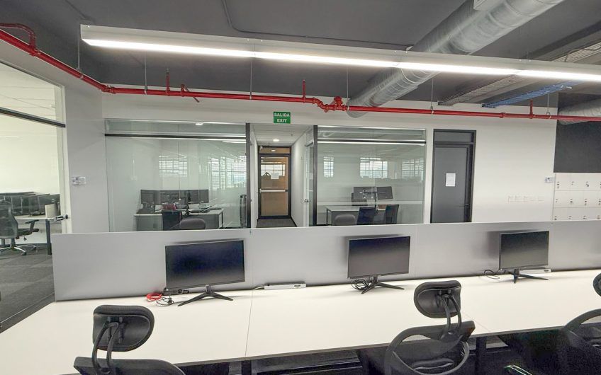 Oficina de 585 m2 en Oficentro Torre Cordillera Rohrmoser Pavas