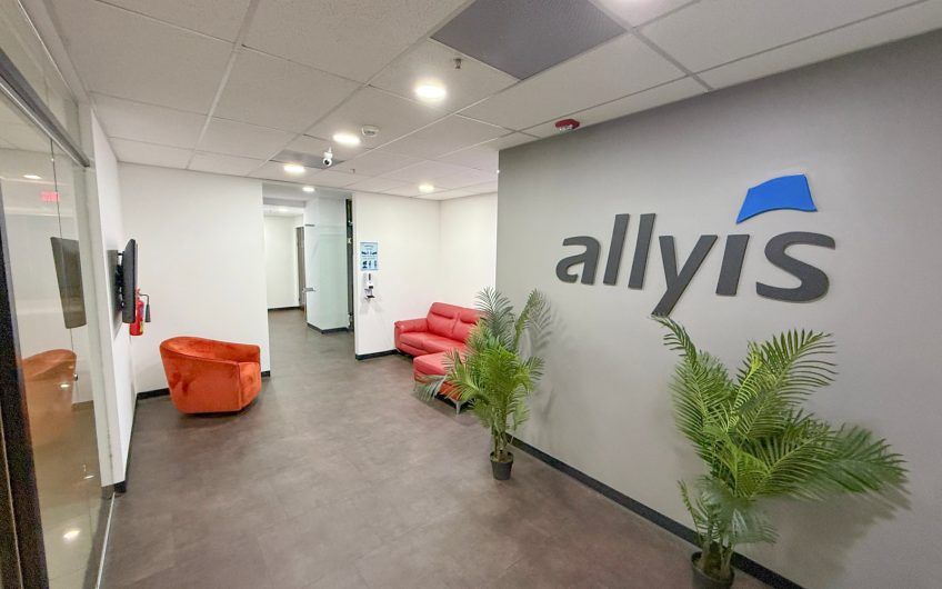 Oficina de 585 m2 en Oficentro Torre Cordillera Rohrmoser Pavas