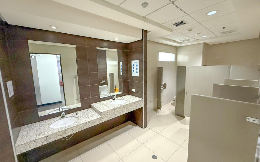 Oficina de 585 m2 en Oficentro Torre Cordillera Rohrmoser Pavas