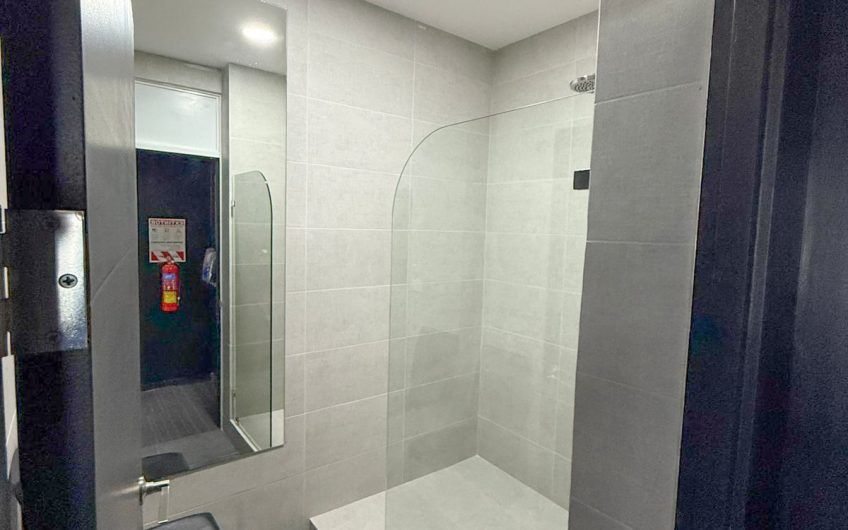 Oficina de 585 m2 en Oficentro Torre Cordillera Rohrmoser Pavas