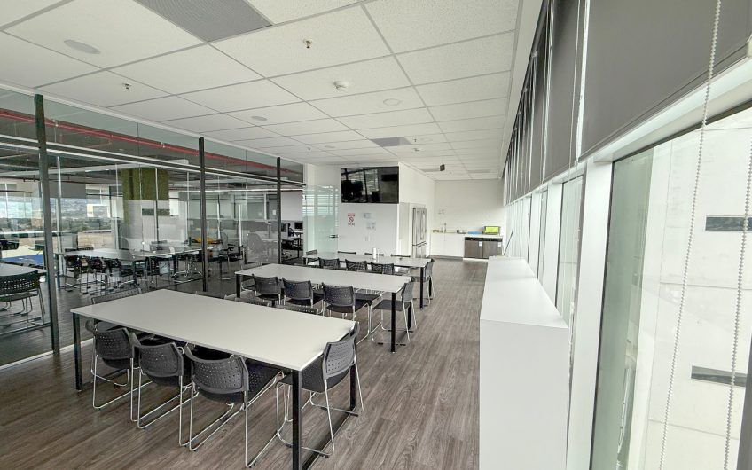 Oficina de 585 m2 en Oficentro Torre Cordillera Rohrmoser Pavas