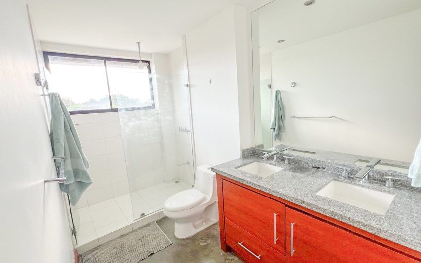 Condo estilo Loft con terrazas y vista en Santa Ana Piedades