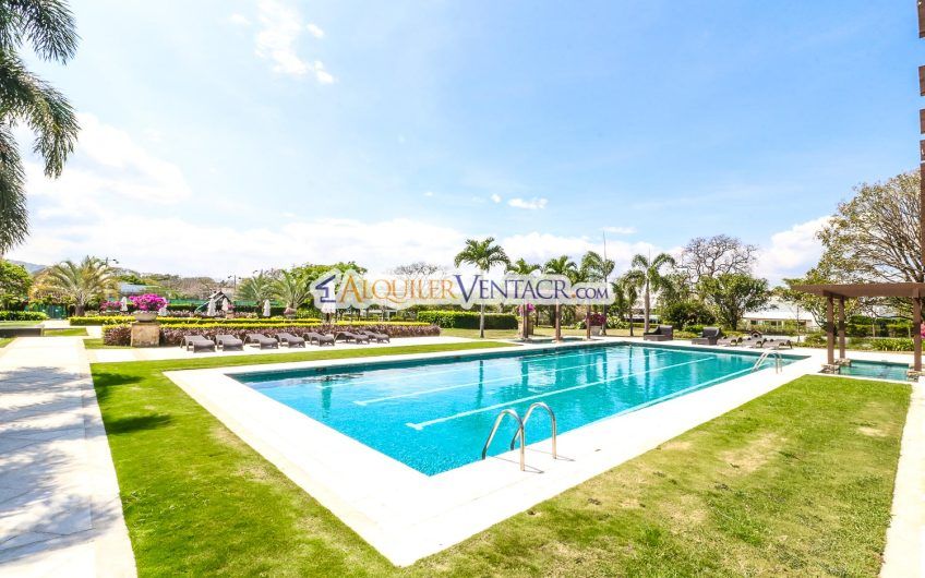 La Hacienda del Bosque Santa Ana! Casa de una planta con 1.010 m2 lote