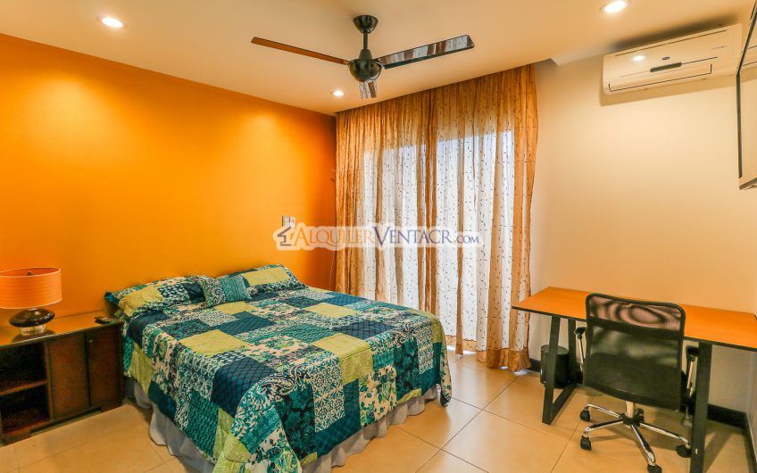 Condo contemporáneo amueblado con jardín en Santa Ana Pozos