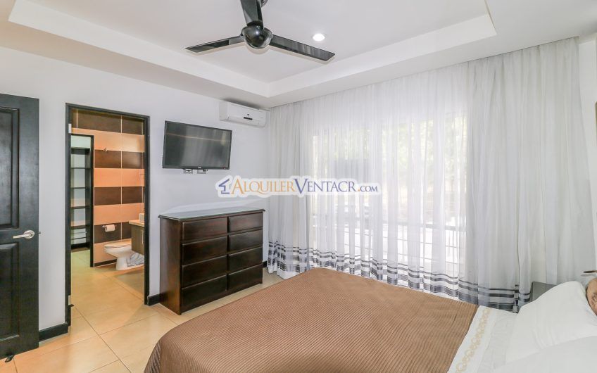 Condo contemporáneo amueblado con jardín en Santa Ana Pozos