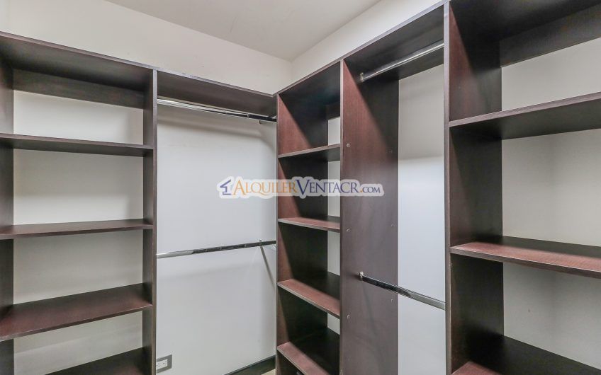 Condo contemporáneo amueblado con jardín en Santa Ana Pozos