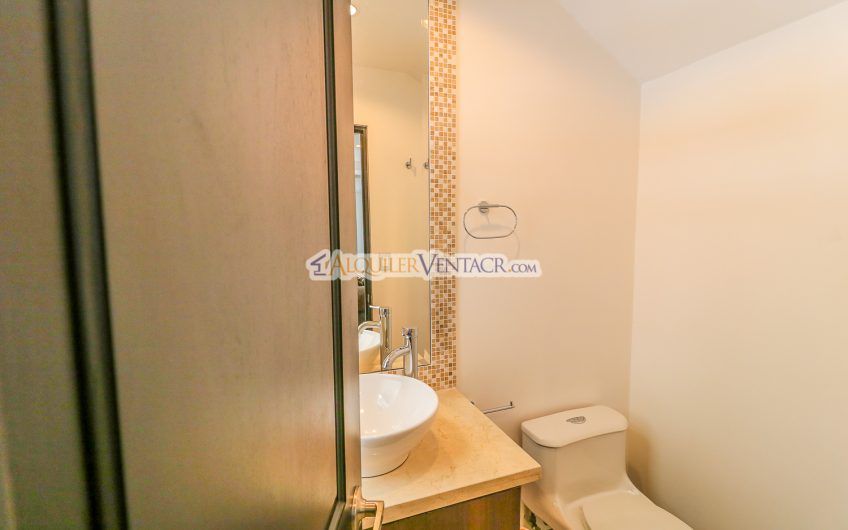 Condo contemporáneo amueblado con jardín en Santa Ana Pozos