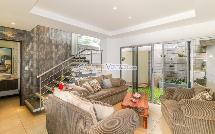 Condo contemporáneo amueblado con jardín en Santa Ana Pozos