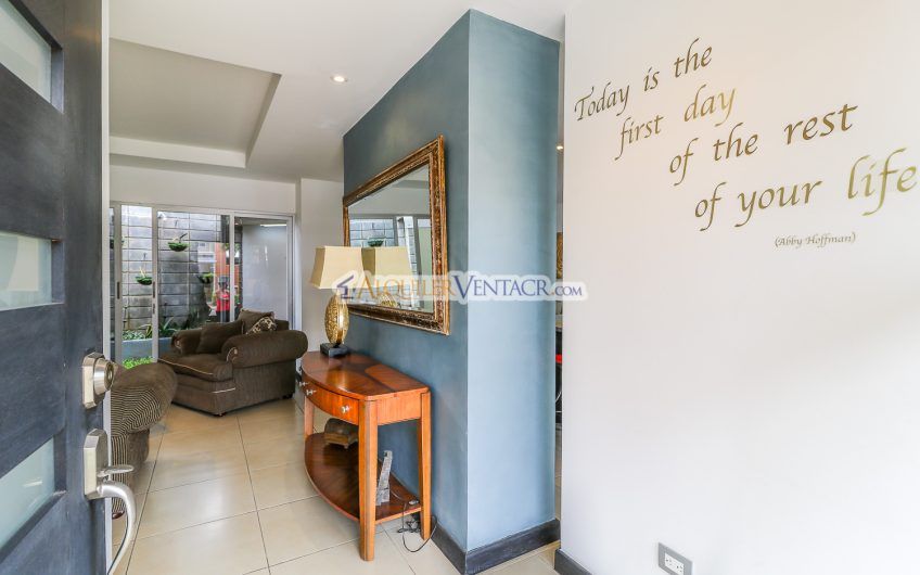 Condo contemporáneo amueblado con jardín en Santa Ana Pozos