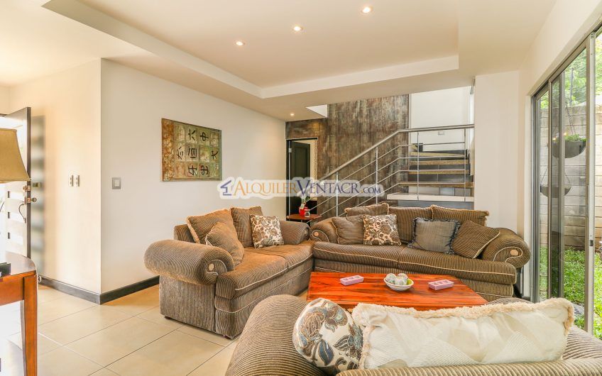 Condo contemporáneo amueblado con jardín en Santa Ana Pozos