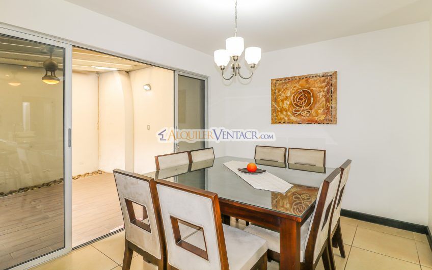 Condo contemporáneo amueblado con jardín en Santa Ana Pozos
