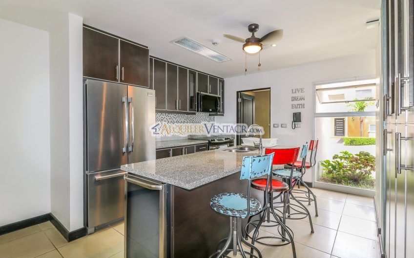 Condo contemporáneo amueblado con jardín en Santa Ana Pozos