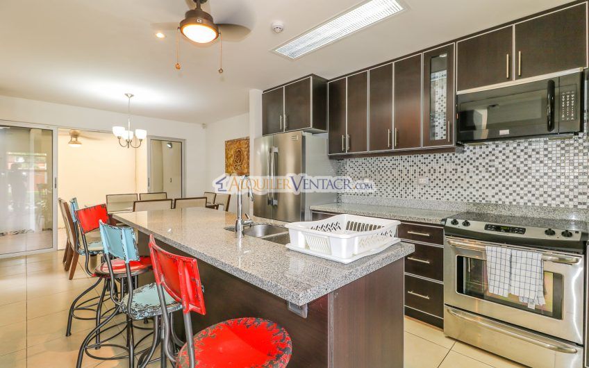 Condo contemporáneo amueblado con jardín en Santa Ana Pozos