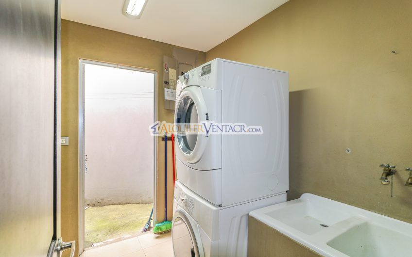 Condo contemporáneo amueblado con jardín en Santa Ana Pozos