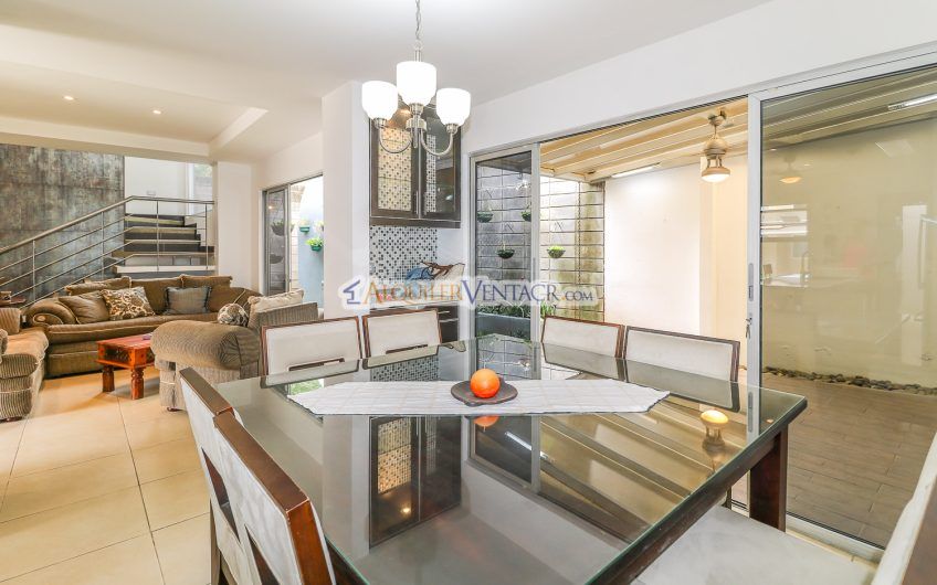 Condo contemporáneo amueblado con jardín en Santa Ana Pozos