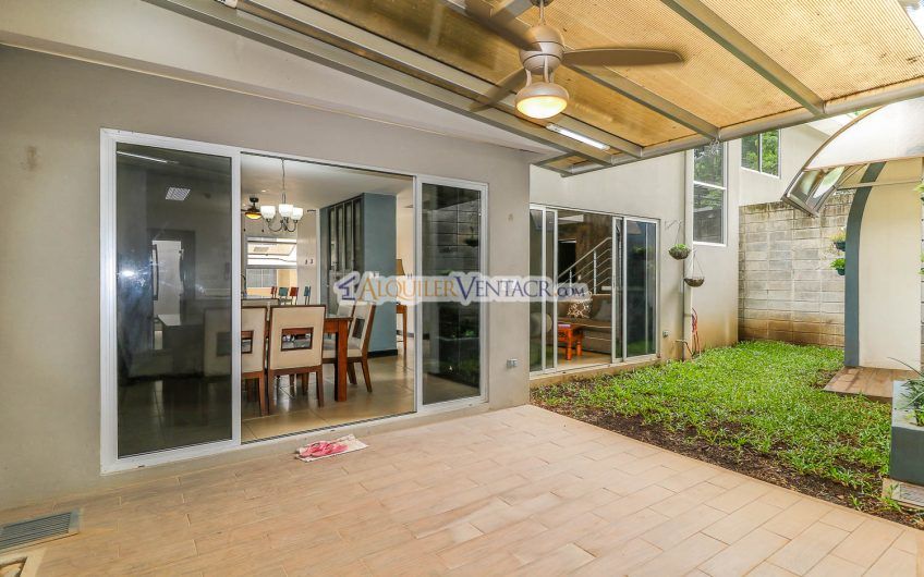 Condo contemporáneo amueblado con jardín en Santa Ana Pozos