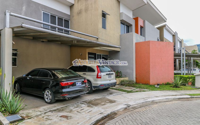 Condo contemporáneo amueblado con jardín en Santa Ana Pozos