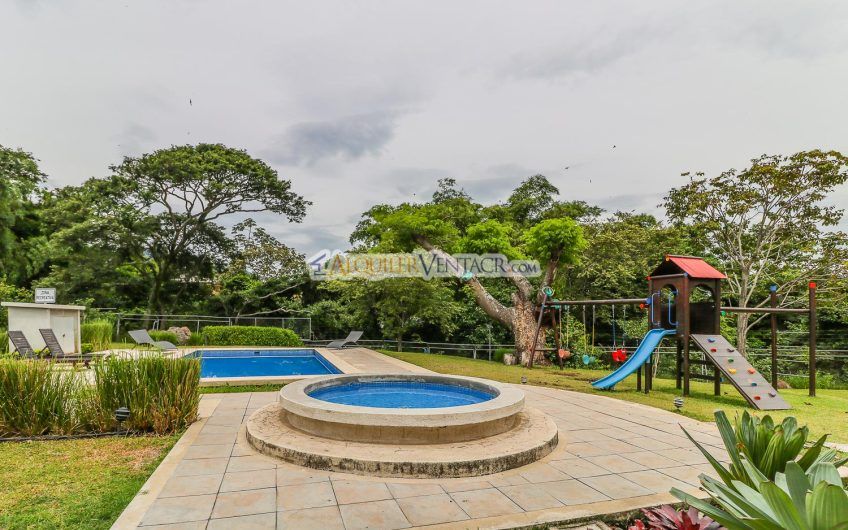 Condo contemporáneo amueblado con jardín en Santa Ana Pozos