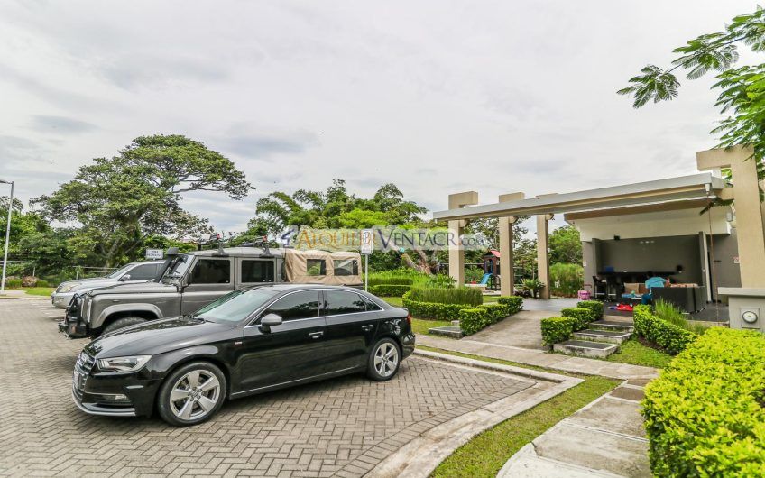 Condo contemporáneo amueblado con jardín en Santa Ana Pozos